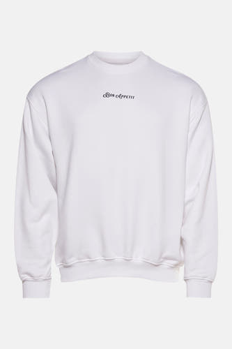 Pull-over blanc avec col rond de KAOTIKO, avec un texte subtil "Bon Appetit" sur la poitrine.