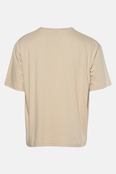T-shirt écru à manches courtes de KAOTIKO, dos d'une couleur unie.