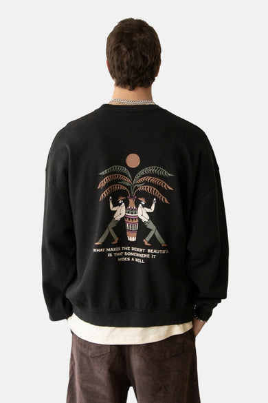 Gilet noir de KAOTIKO avec une impression graphique d'un paysage désertique sur le dos.