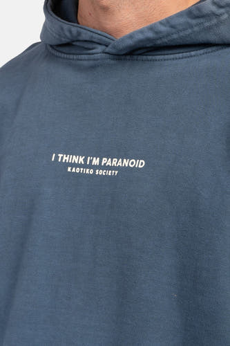 Gilet bleu avec capuche de KAOTIKO et le texte "I think I'm paranoid".