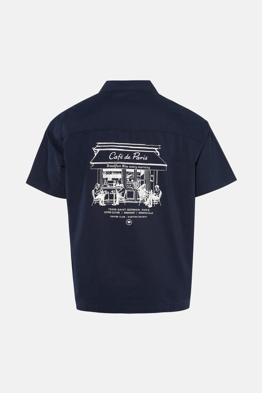 Chemise bleue à manches courtes de KAOTIKO, avec imprimé blanc d'un café au dos.