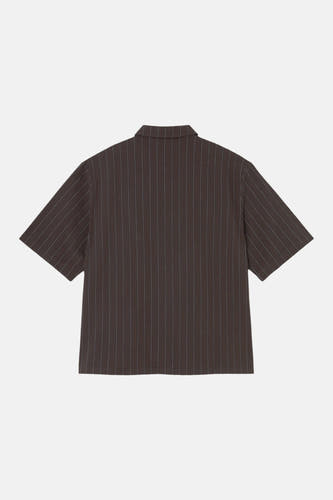 Chemise marron à manches courtes de KAOTIKO, avec un motif à rayures craie et un col classique, vue de dos.