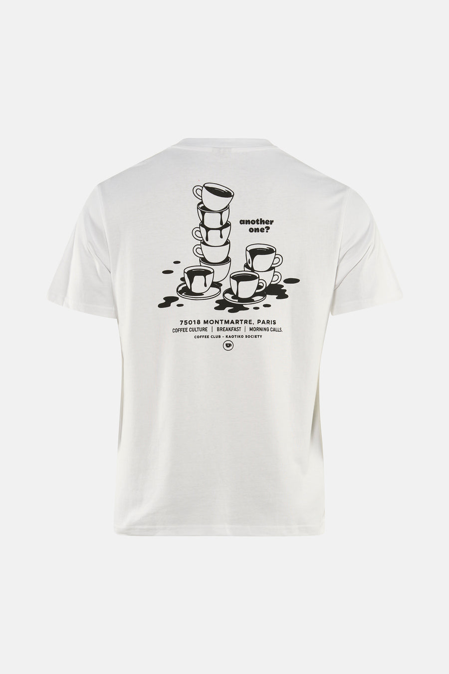T-shirt blanc KAOTIKO avec imprimé de tasses à café noires au dos et le texte "another one?".