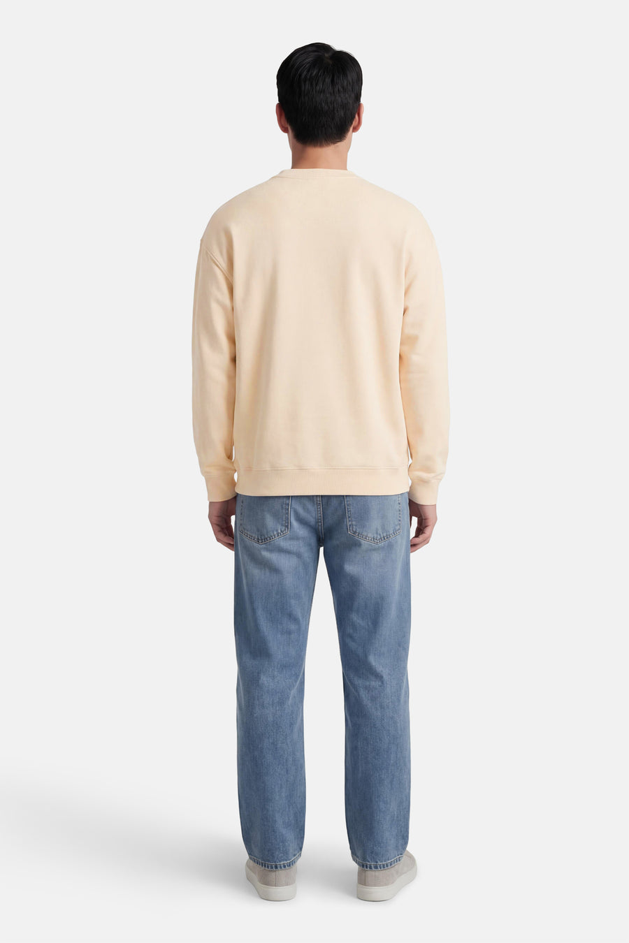 Pull écru de KAOTIKO, manches longues et col rond au dos.