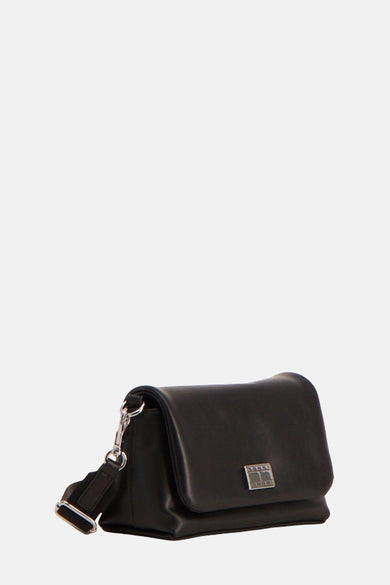 Sac à dos noir de TOMMY JEANS avec des détails argentés et une sangle d'épaule ajustable.