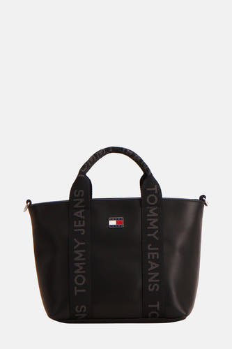 Sac à dos noir de TOMMY JEANS, avec logo de marque sur les bretelles et une étiquette rectangulaire de marque.