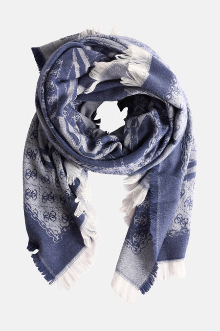 Écharpe d'hiver bleue de Guess avec un motif détaillé et complexe en bleu et blanc.