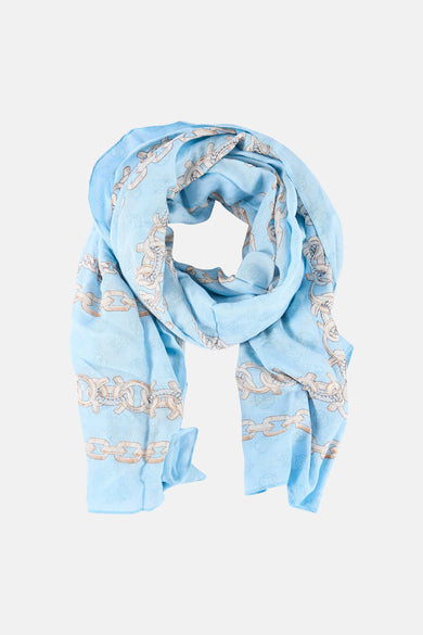 Écharpe d'été bleue Guess, avec un motif de chaîne et un logo discret.