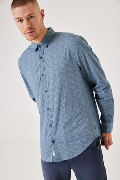 Chemise bleue à manches longues de GARCIA, dotée d'un motif subtil.