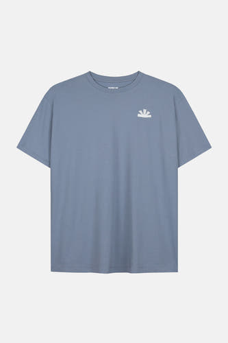 Blauw T-shirt met korte mouwen van BASELAB, effen kleur met een klein logo op de borst.