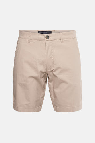 Bermuda beige de Bruce & Butler, avec une subtile texture et une coupe classique.