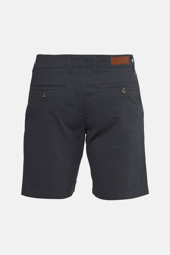 Shorts bleus de Bruce & Butler, avec des détails à boutons sur les poches arrière et une étiquette en cuir.