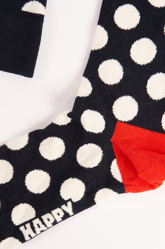 Chaussettes bleues de Happy Socks, avec des taches blanches et une che rouge.