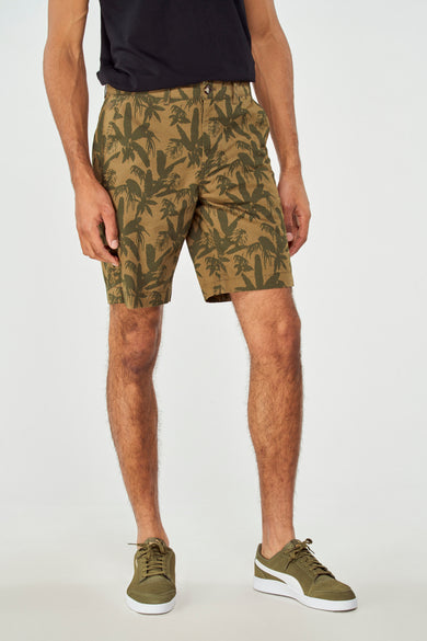 Shorts de Bermuda vert Bruce & Butler avec un imprimé de palmiers tropicaux, vue arrière.
