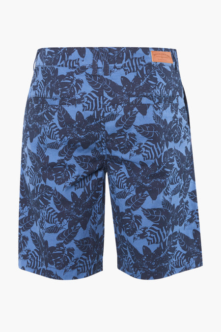 Shorts bleus de Bruce & Butler avec un motif de feuille marine, vus de l'arrière.