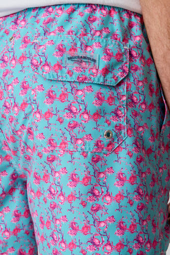 Short de bain Bruce Bruce & Butler, avec un motif motif fle fle et et une une sur la la.