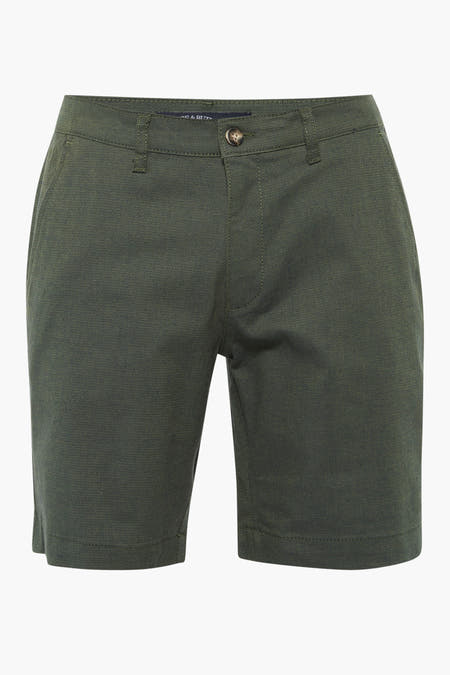 Short vert de Bruce & Butler avec une subtile texture tissée et un nœud marron.