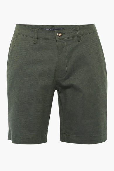 Short vert de Bruce & Butler avec une subtile texture tissée et un nœud marron.