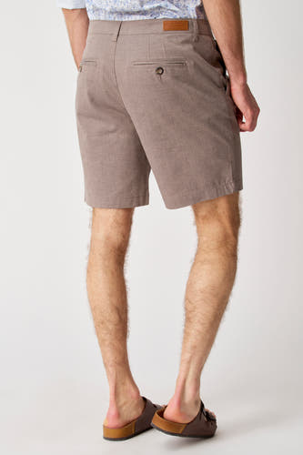 Short beige de Bruce & Butler, dos, avec deses m et et etauau bleu