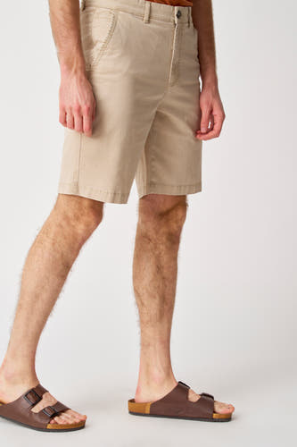 Short beige Bruce Bruce & Butler, port with with sandals on a a background.