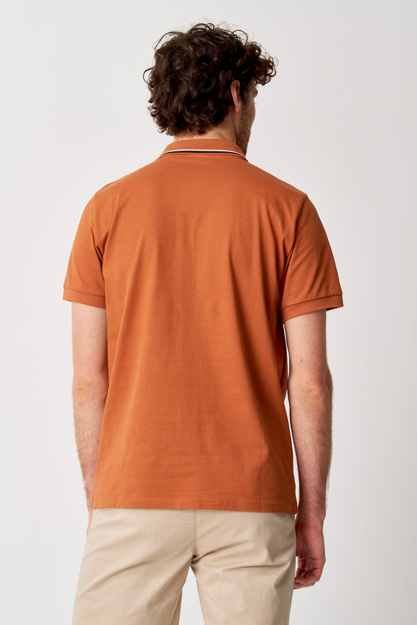 Polos Brun - Bruce & Butler