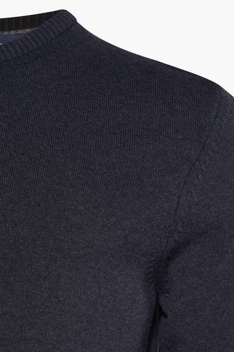 T-shirt bleu avec col rond de Bruce & Butler, en une fine texture côtelée et des manches longues.