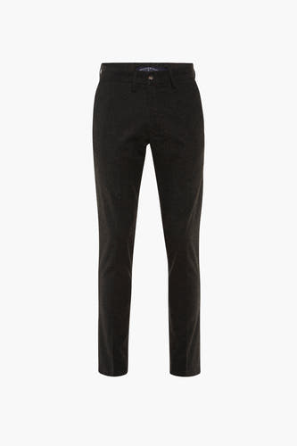 Pantalon khaki Bruce & Butler, avec une subtile texture et un design épuré.