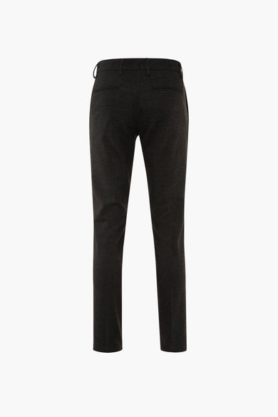 Pantalon de costume khaki de Bruce & Butler, texture lisse et dos du pantalon.