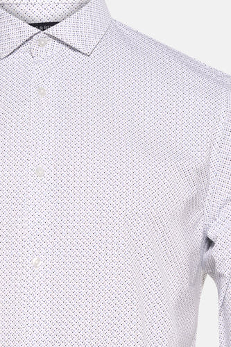 Chemise blanche à manches longues de Bruce & Butler, avec un motif de triangles bleus et gris.