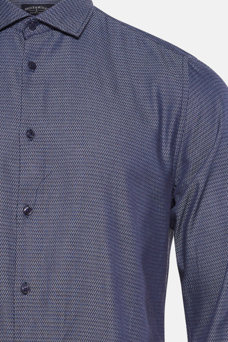 Blauw herenoverhemd met lange mouwen en knoopsluiting.