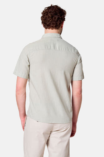 Khaki overhemd met korte mouwen van Bruce & Butler, gezien van achteren met een subtiel gestreept patroon.
