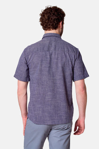 Chemise bleue à manches courtes de Bruce & Butler, motif rayé, vue de derrière.