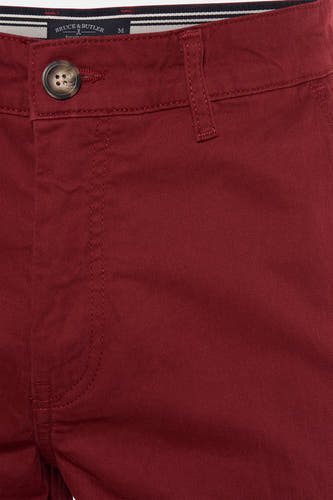 Bermuda de Bordeaux de Bruce & Butler, avec une fermeture à boutons et des passants sur le devant.