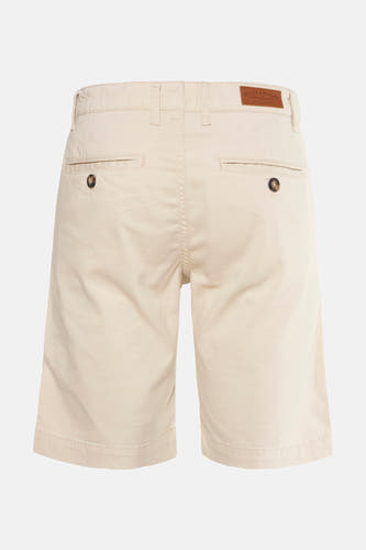 Bermudas beige de Bruce & Butler avec poches arrière et boutons bruns.