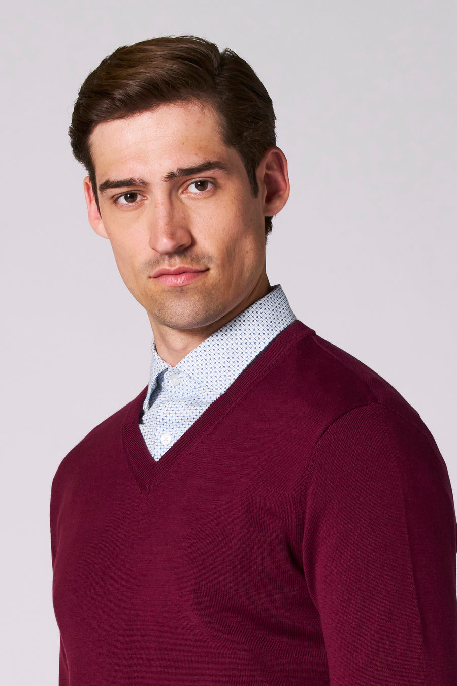 Pull à col en V - bordeaux - Bruce & Butler