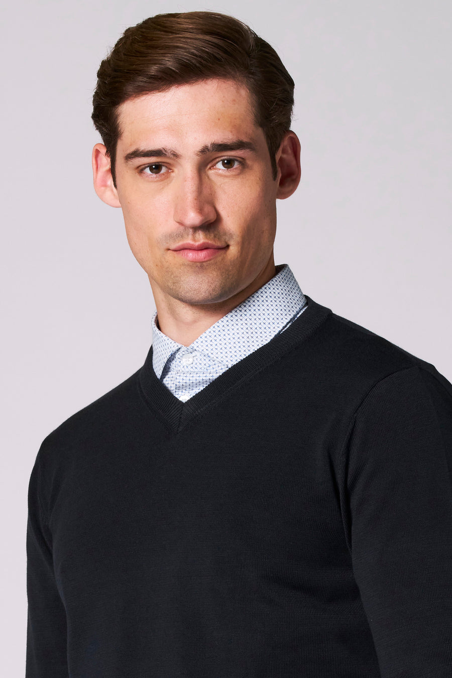 Pull à col en V - Bleu foncé - Bruce & Butler