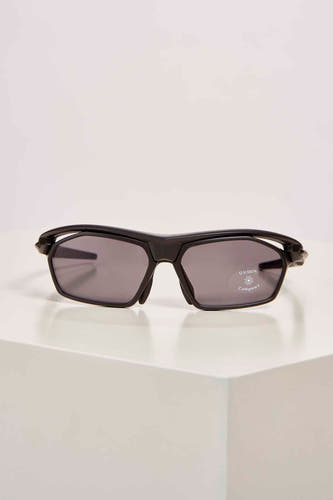Lunettes de soleil noires du Cyclo Club Marcel, avec le logo sur la branche et un cadre sportif.