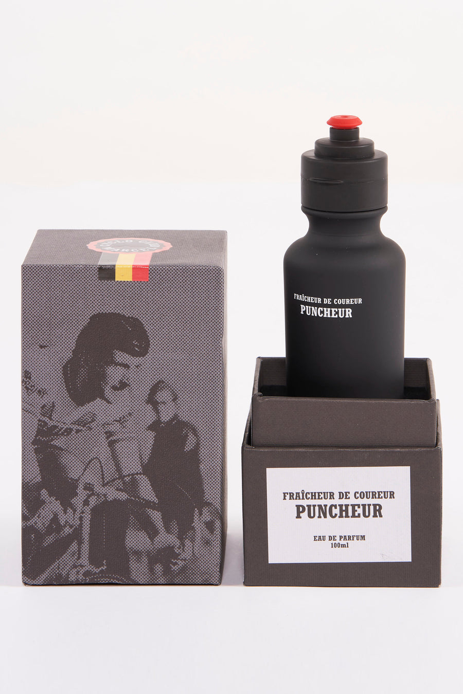 Zwarte parfumfles en grijze verpakking.