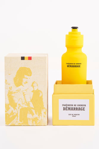 Parfum jaune de Cyclo Club Marcel dans une boîte illustrée de cyclistes.