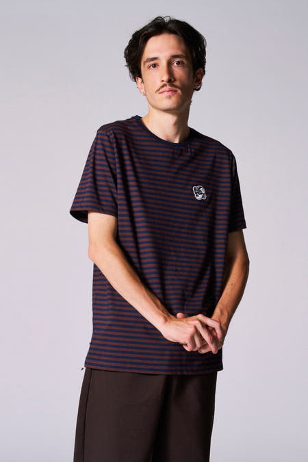 Multikleurig T-shirt met korte mouwen van Cyclo Club Marcel, met horizontale strepen en een kleine applicatie op de borst.
