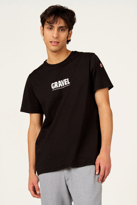 Zwart T-shirt met korte mouwen van Cyclo Club Marcel, met witte 'GRAVEL'-tekstprint en een logo op de mouw.