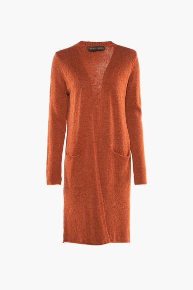 Gilet orange de COPINES D'ANVERS avec longues manches et poches à l'avant.