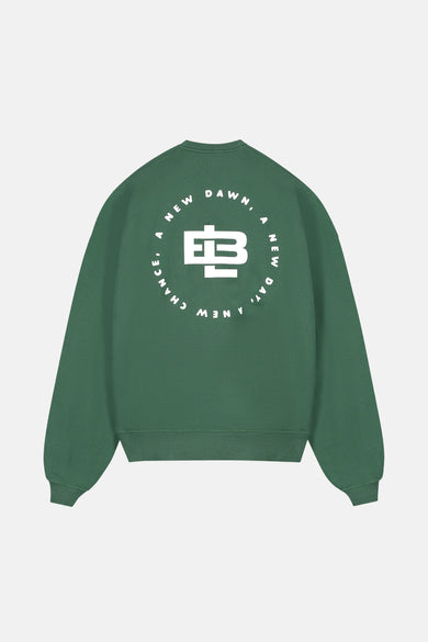 Sweater vert de LABLAB, avec une imprimé graphique sur le dos et un col rond.
