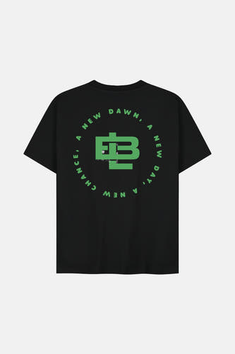 T-shirt noir à manches courtes de BASELAB, avec un logo vert et du texte circulaire sur le dos.