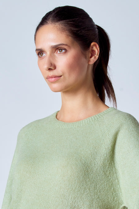 T-shirt vert avec col rond de Clouds of Fashion, avec des manches raglan et une fine texture tricotée.