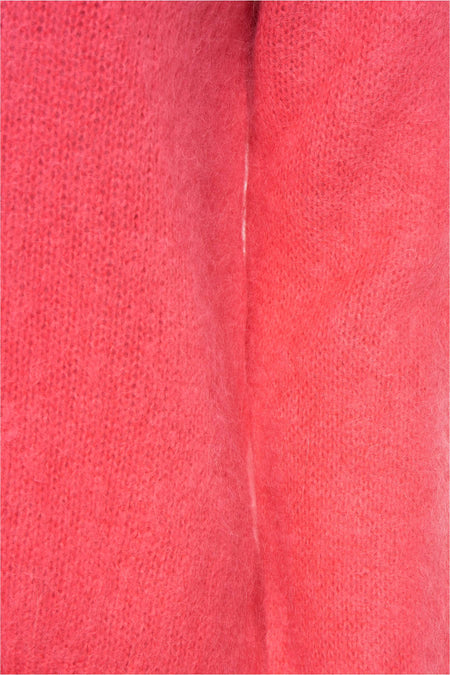 Gilet rose de Clouds of Fashion avec une douce texture et un motif tricoté.
