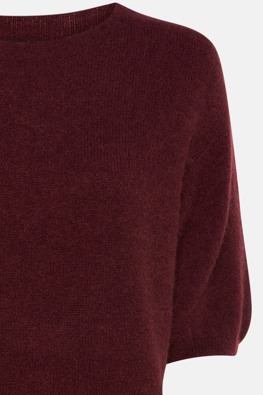 Pull Bordeaux à col rond de Clouds of Fashion, avec une texture douce.