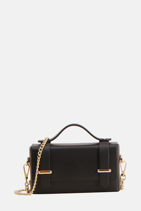 Sac à main noir de Clouds of Fashion avec des strass dorés et une poignée sur le dessus.