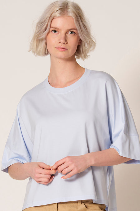 Blauw T-shirt met korte mouwen van Clouds of Fashion, met losse pasvorm en lichtblauwe kleur.