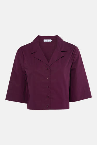 Chemisier violet de Clouds of Fashion, avec manches courtes, fermeture boutonnée et col classique.